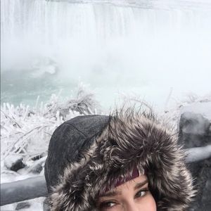 Meet your Posher, Casey